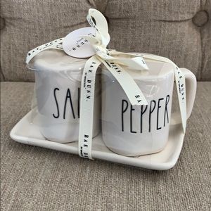Rae Dunn salt and pepper shakers